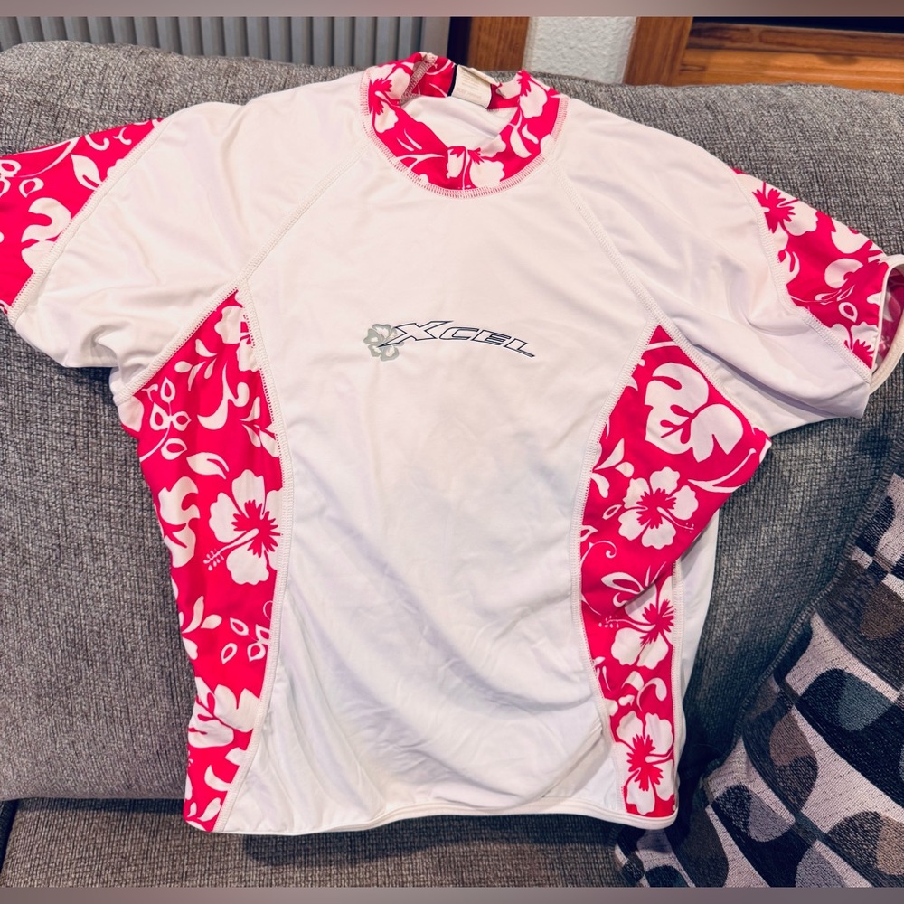 XCEL Kids Swim Rashguard - White and Pink Floral Size 10 Pre Owned Excellent